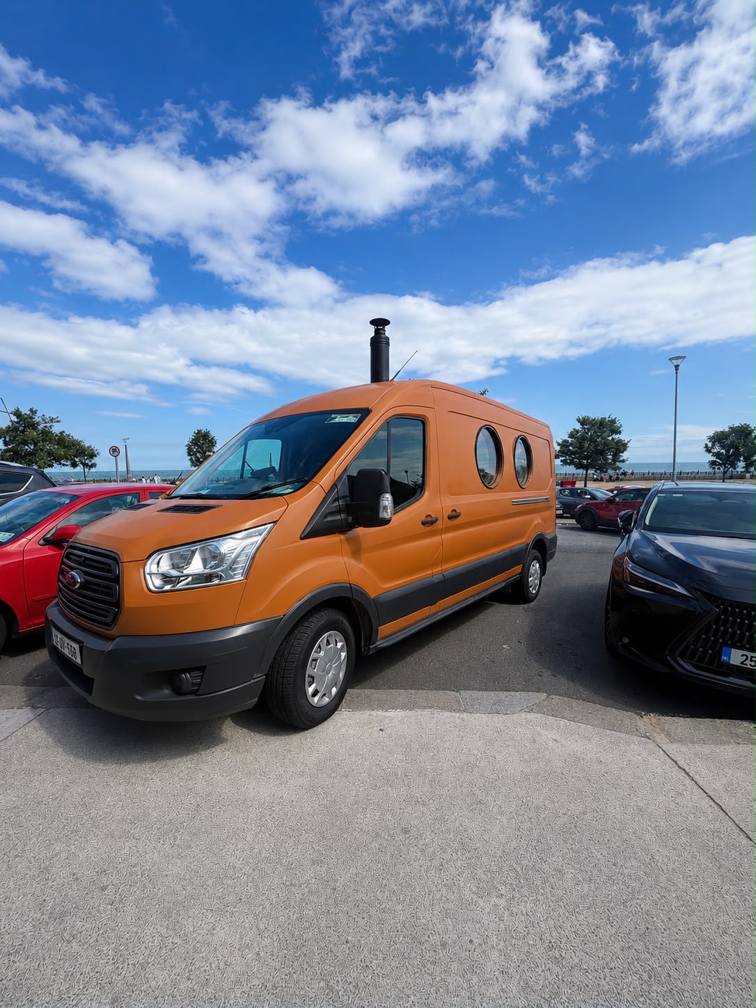 Front view of the D4 On Tour sauna van